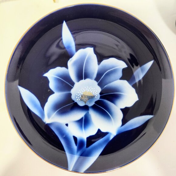 Navy Blue Vase and Plate, 10 1/2" Shiny Glass with big blue flower - Picture 4 of 9